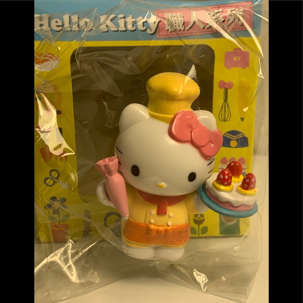 Hello kitty Sanrio baker cake decorators